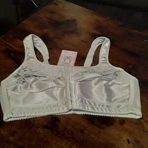 NWT Comfort Choice 38C White Front Closure Unpadded Wirefree Comfy Beautiful Bra